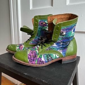 Real leather green boots with hand embroidered floral details